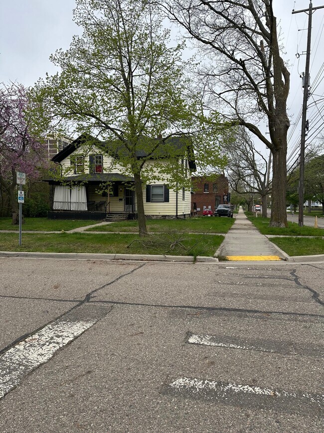 Primary Photo - 233 N Chestnut St