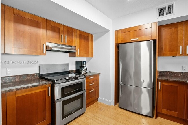 Building Photo - 9499 Collins Ave