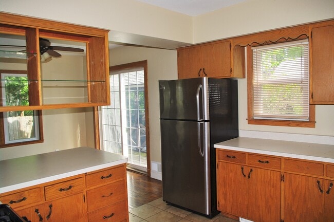 Building Photo - Charming 3 Bedroom Home Near West St. Paul!!
