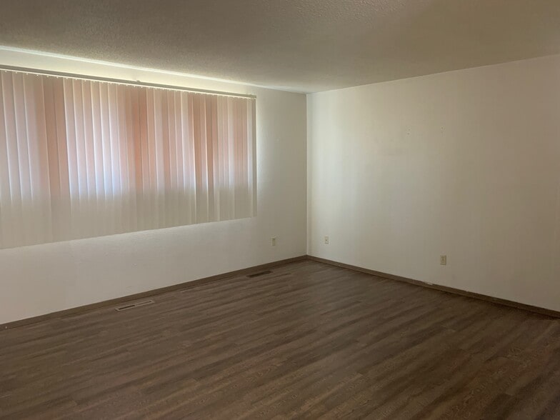 Building Photo - 1718 14th Ave W