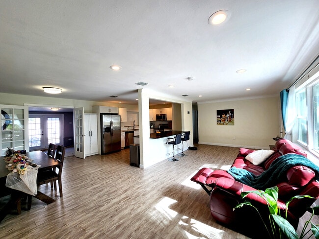 Building Photo - 6049 45th Ave N