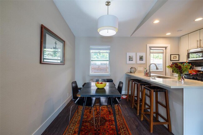 Building Photo - 6306 Vioitha Dr