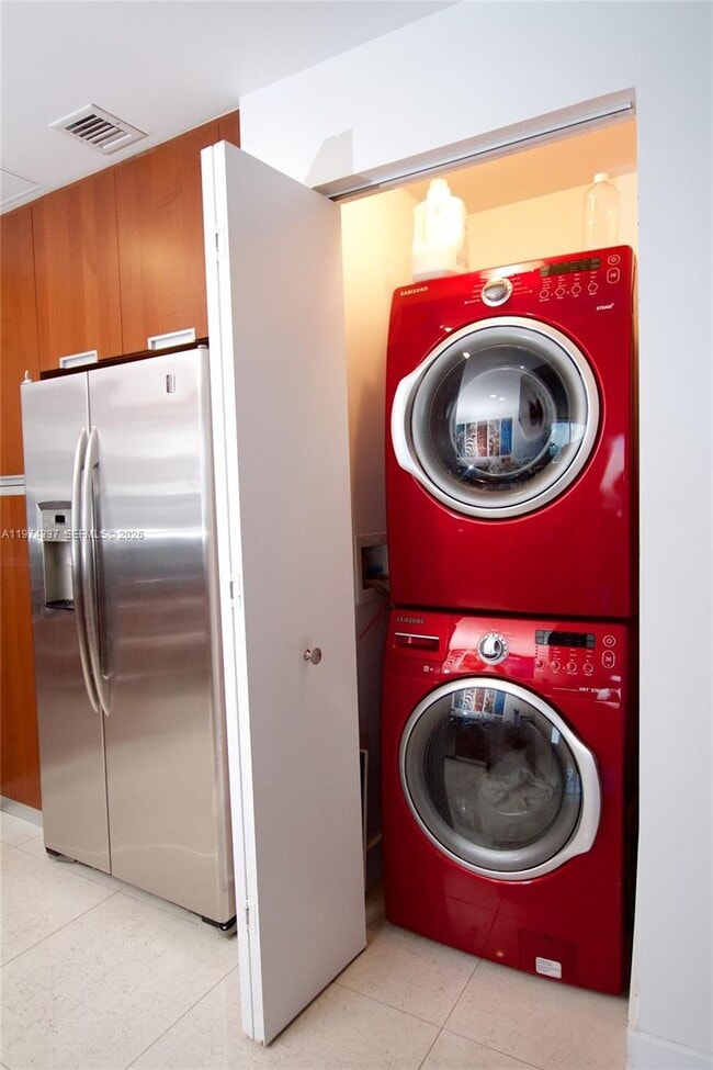 Building Photo - 7901 Hispanola Ave