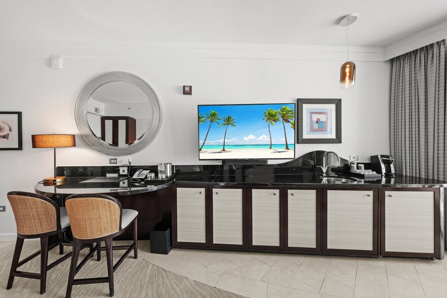 Building Photo - 4391 Collins Ave
