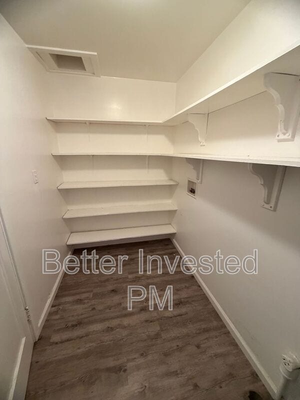 Building Photo - 727 N Pine St