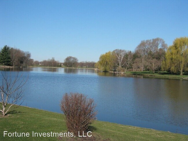 Building Photo - 2 br, 1 bath Apartment - 6522-28 Lake Rd 6...