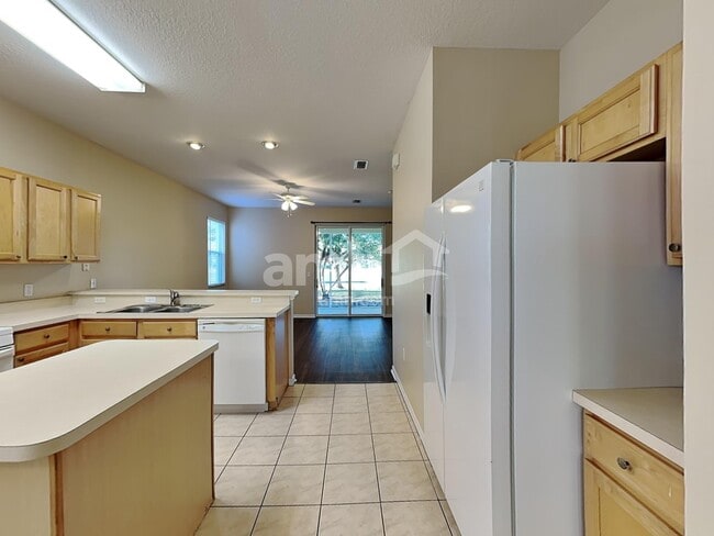 Building Photo - 15238 Searobbin Dr