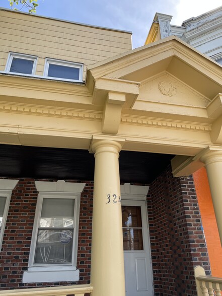 Primary Photo - 324 W Ashdale St
