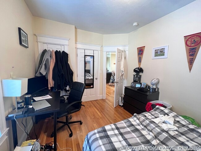 Building Photo - 132 W 8th St