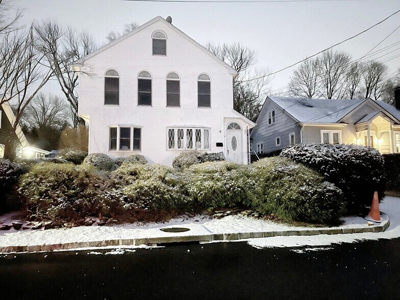 Building Photo - 60 Central Pky