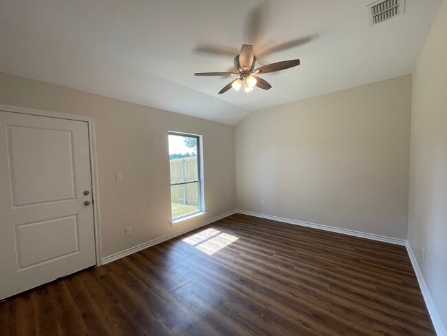 Building Photo - 4073 County Rd 152 W
