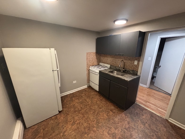 Building Photo - 2104-2108 S 17th Ave