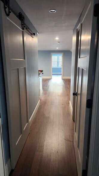 Building Photo - 19 Metacomet Lake Dr