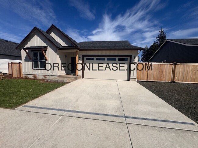 Building Photo - Gorgeous New Construction in Brand New Veneta Subdivision