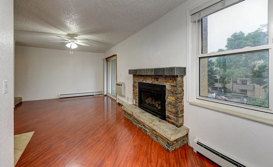 Living Room/Fireplace/Pool VIew - 3035 Oneal Pky