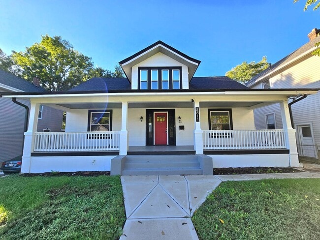 Building Photo - Gorgeous 4 or 5 bed 3.5 Bath in Madisonvil...