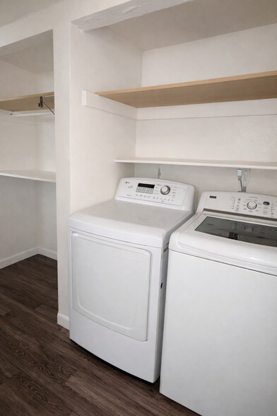 Building Photo - 1990 Eagle St