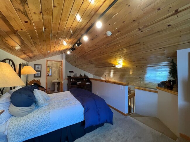 Building Photo - 290 Revett Dr