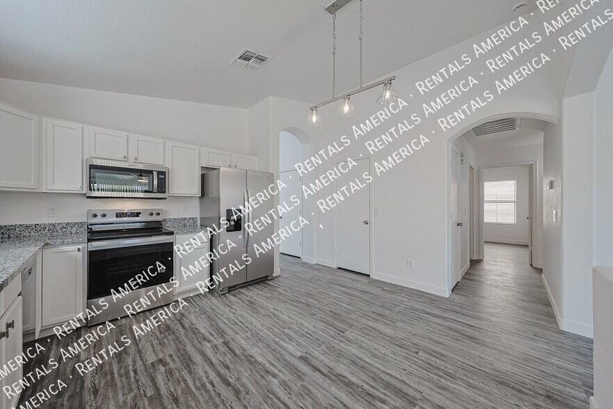 Building Photo - 4930 W Desert Dr