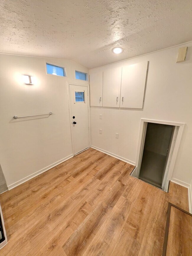 Building Photo - 4 Bed/2 Bath Home in Pearl