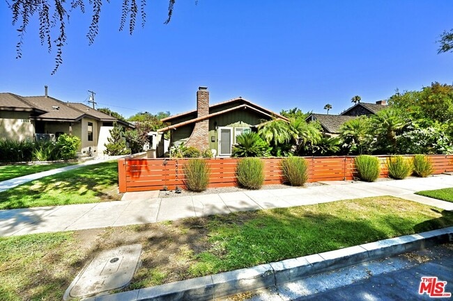 Building Photo - 3232 Lewis Ave