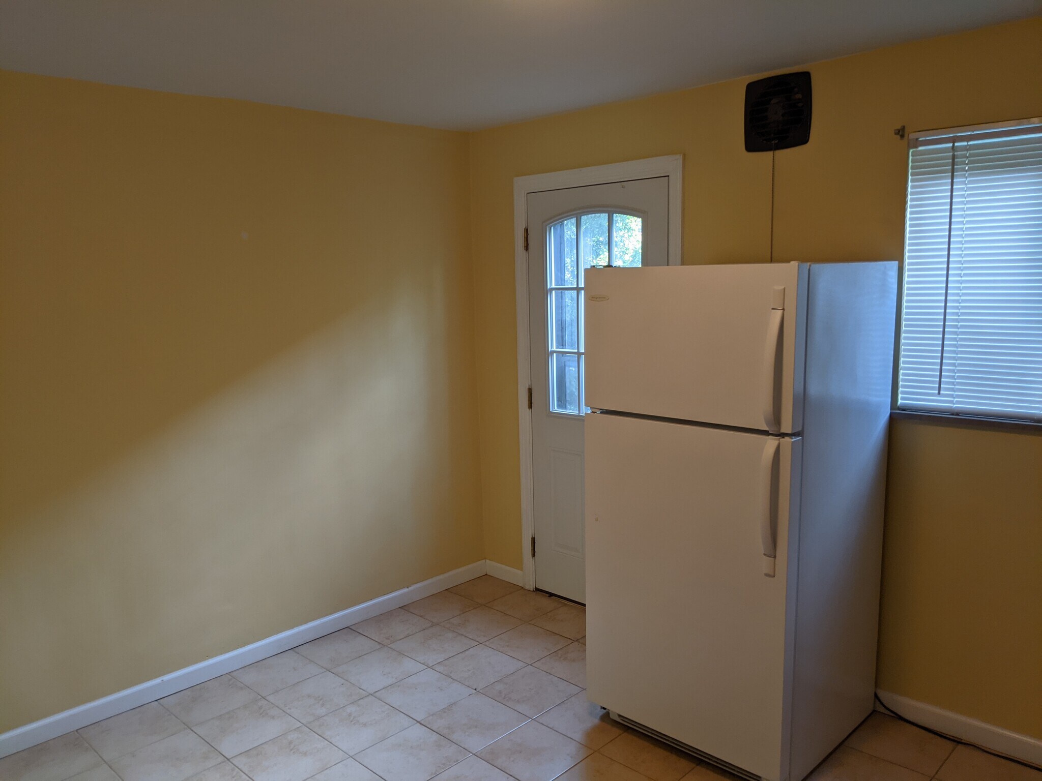 Building Photo - 3005 Fairway Dr