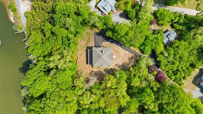 Building Photo - 5116 Shore Dr