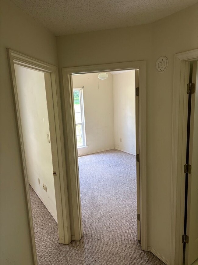 Building Photo - 3 Bedroom and 2 Bathroom House
