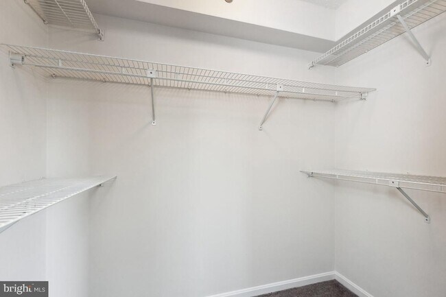 Building Photo - 10101 Grosvenor Pl