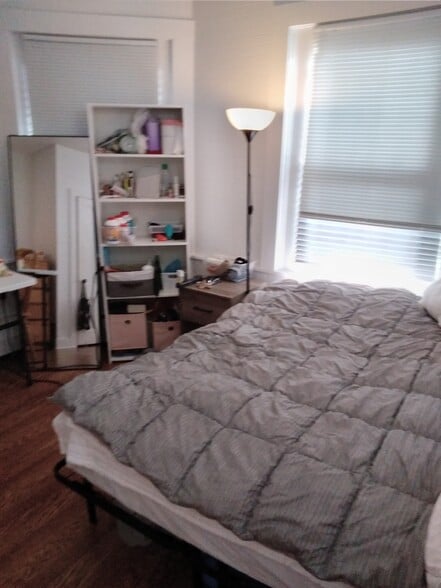 BR 1 - 927 E State St