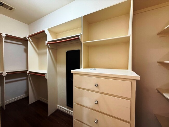 Building Photo - 4215 Lillian St