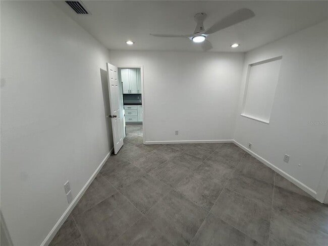 Building Photo - 15573 Bedford Cir E