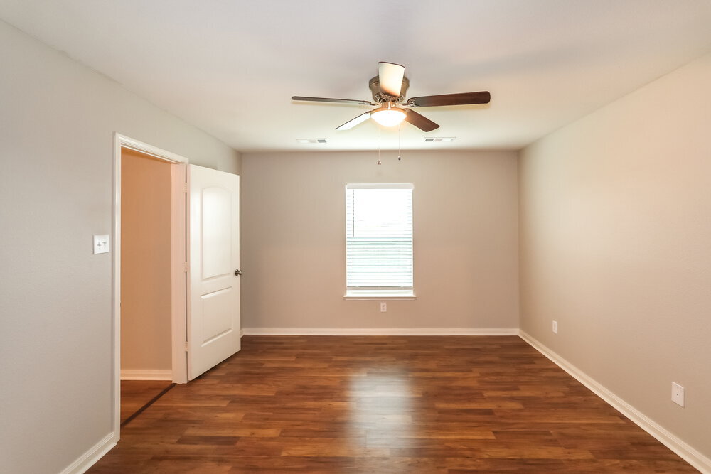 Building Photo - 111 Cottonwood Dr