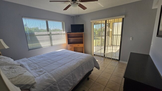 Building Photo - Furnished 2-Bed 2- Bath Condo