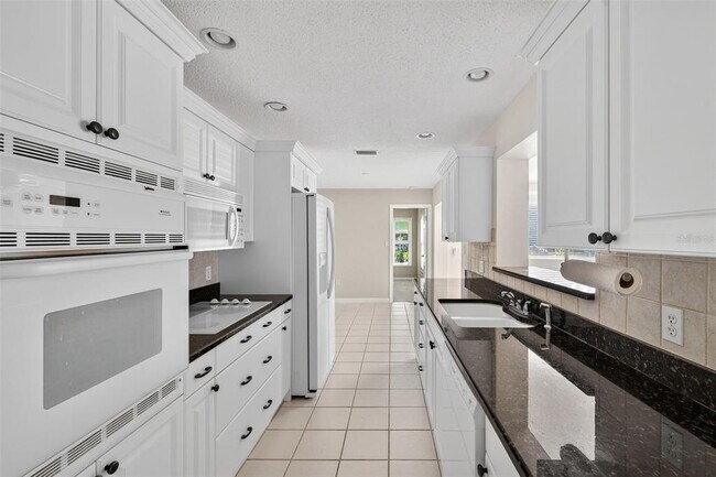 Building Photo - 4300 50th Pl S