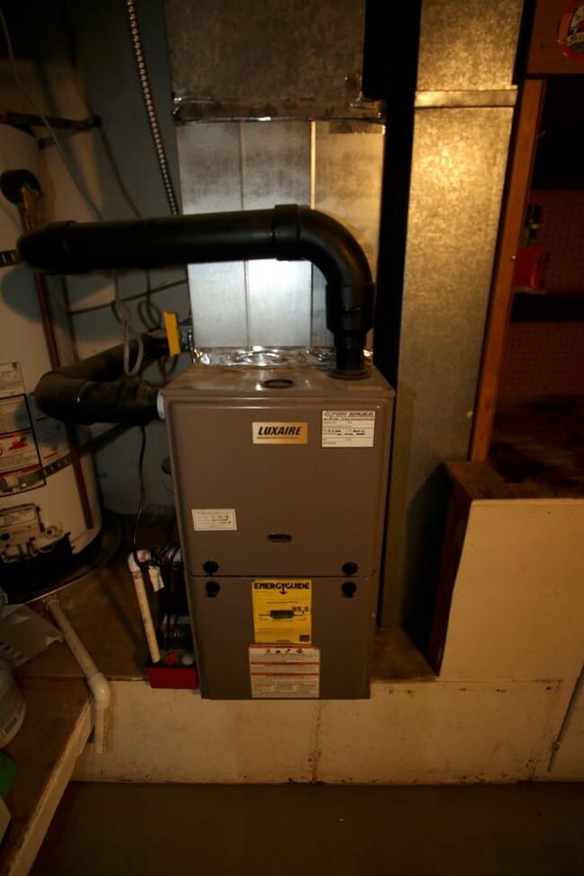 Building Photo - 3 Bedroom Home in Eagle River w/ Fenced Backyard!