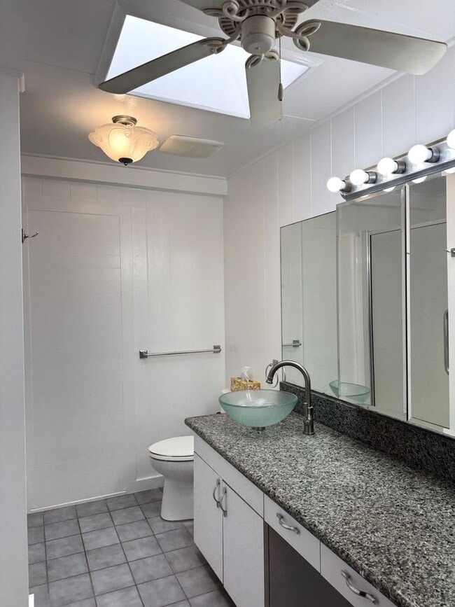 Building Photo - Aina Haina - Renovated 4 bedroom, 2 bath single family home