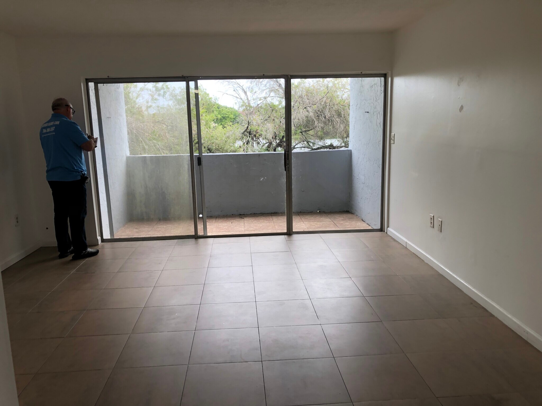 Building Photo - 9363 Fontainebleau Blvd