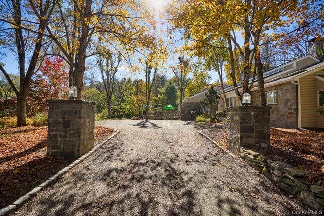 Building Photo - 356 Rossway Rd