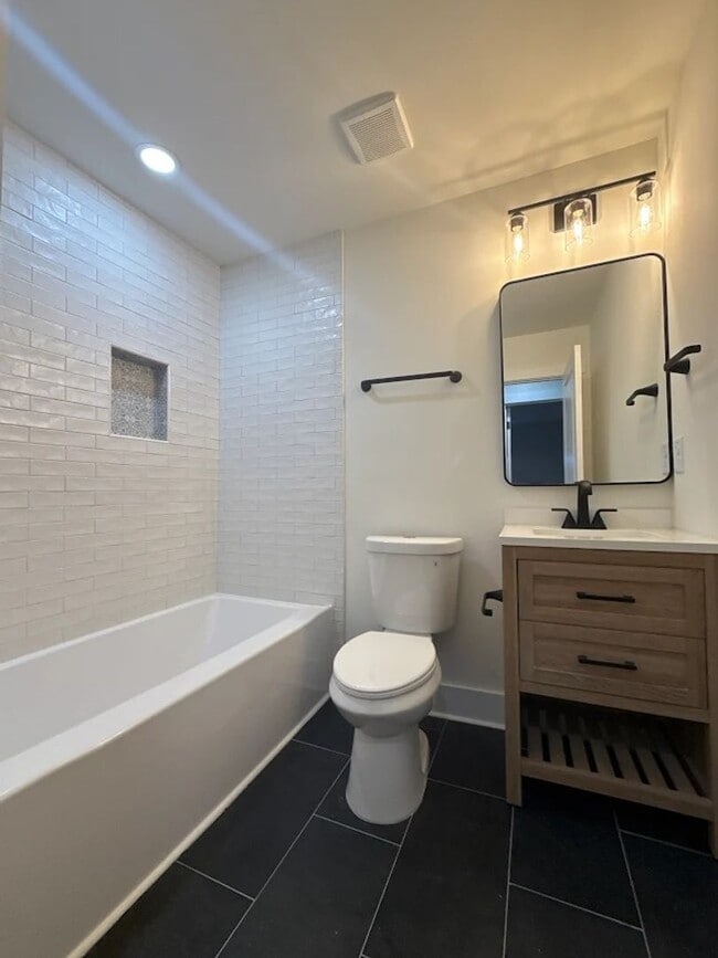 Building Photo - Modern 5BR/2.5BA Home with Spacious Layout