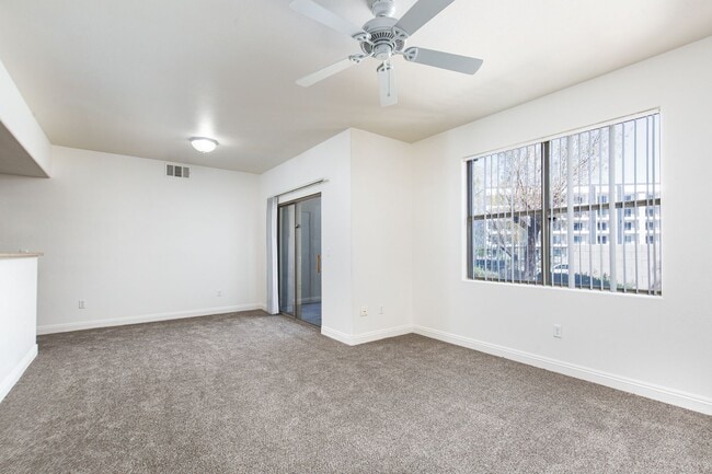 Building Photo - 8000 W Badura Ave