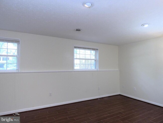 Building Photo - 7125 Vantage Dr