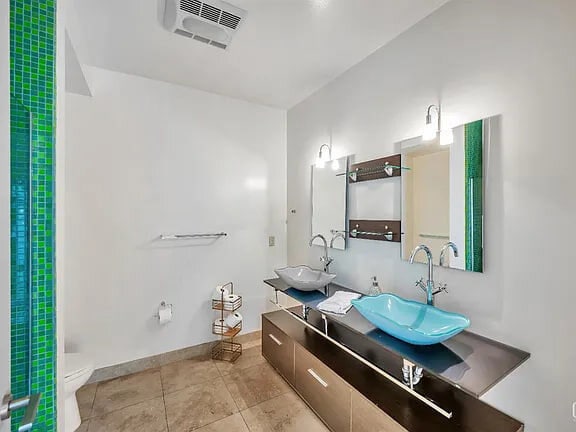 Building Photo - 368 Elm St