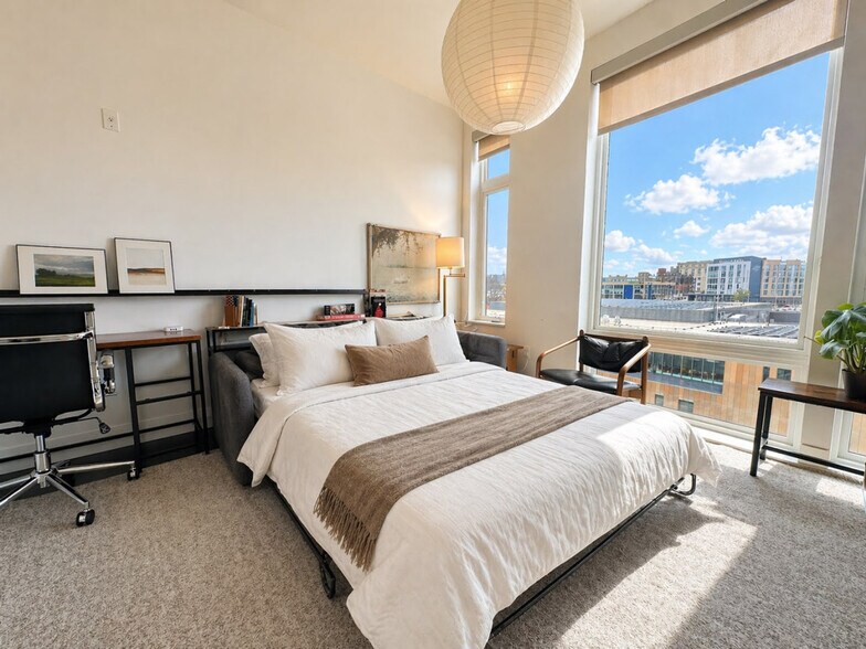 Building Photo - 550 W Juneau Ave