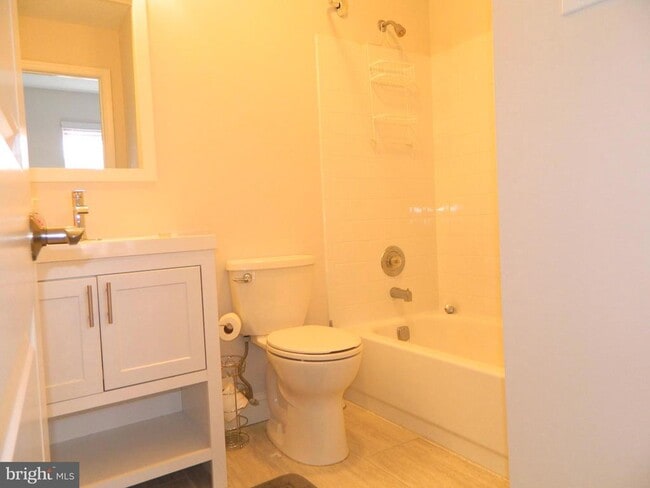 Building Photo - 82 Pebble Ln