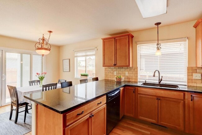Building Photo - 903 Glenwall Dr