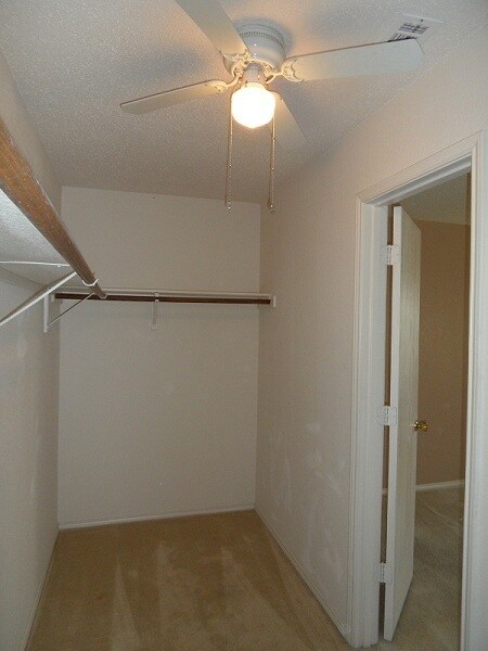 Building Photo - Beautiful 3/2 in Prime Fort Worth — Minutes from Lake Worth & Downtown!