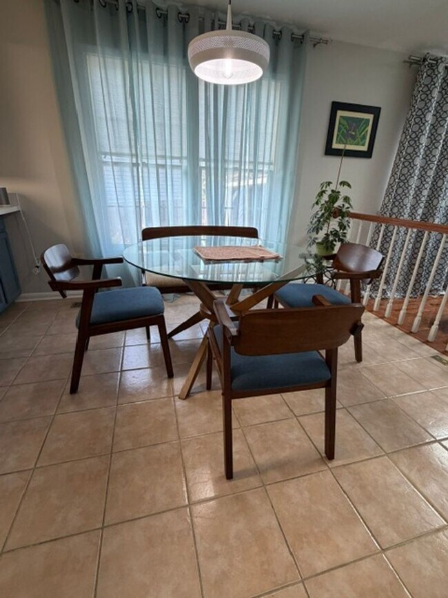 Building Photo - SPACIOUS SF HOME IN GERMANTOWN