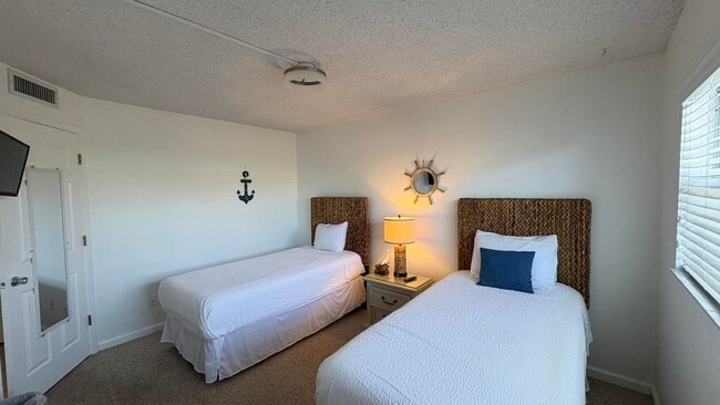 Building Photo - 909 Santa Rosa Blvd