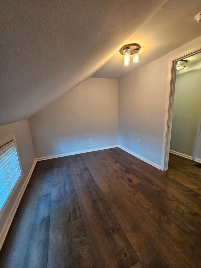 Building Photo - Stunning 4 Bed 2 Bath Single Family Rental...